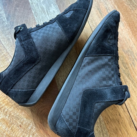 Louis Vuitton Canvas and Suede Low-top Sneaker. Black. Size 7 IT / 9 US - Picture 2 of 10